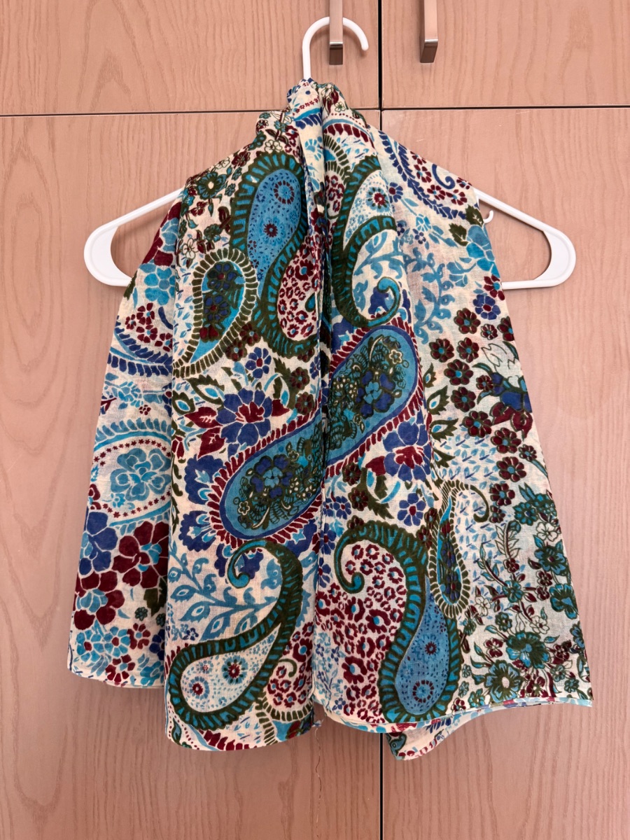 Lightweight paisley patterned cotton shawl photo 2