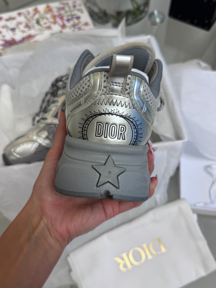 Dior sneakers photo 3