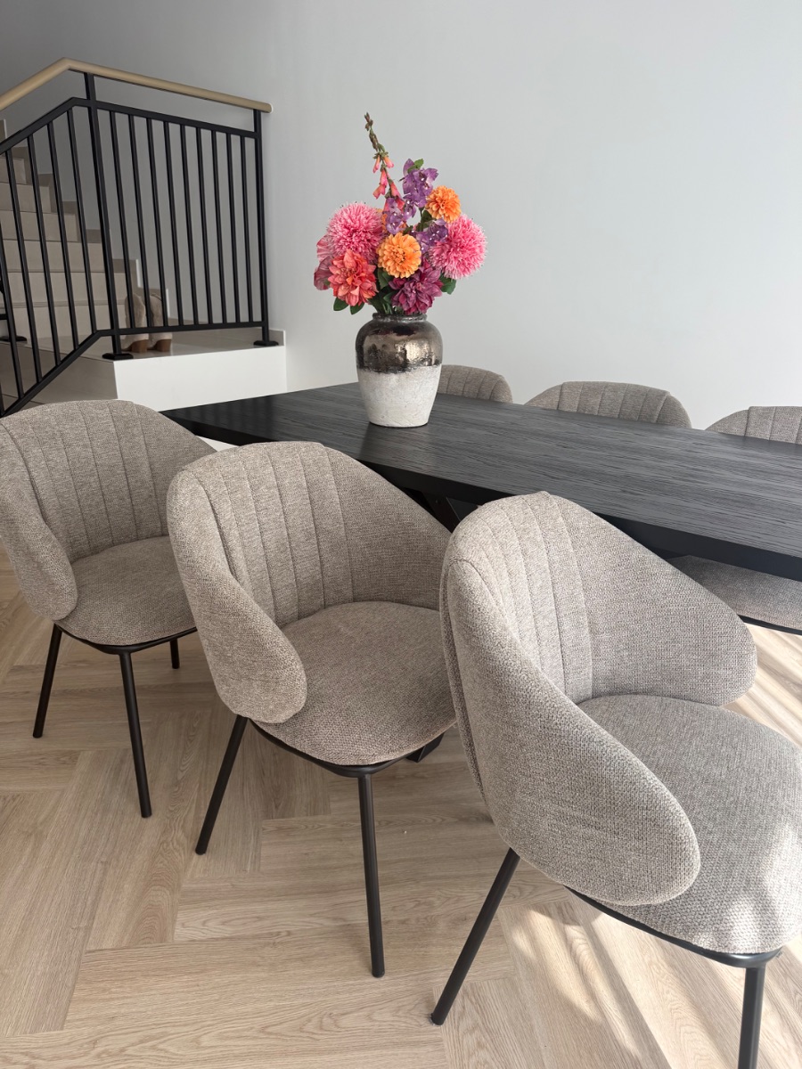 Dining Table with 6 Chairs – Like New photo 2