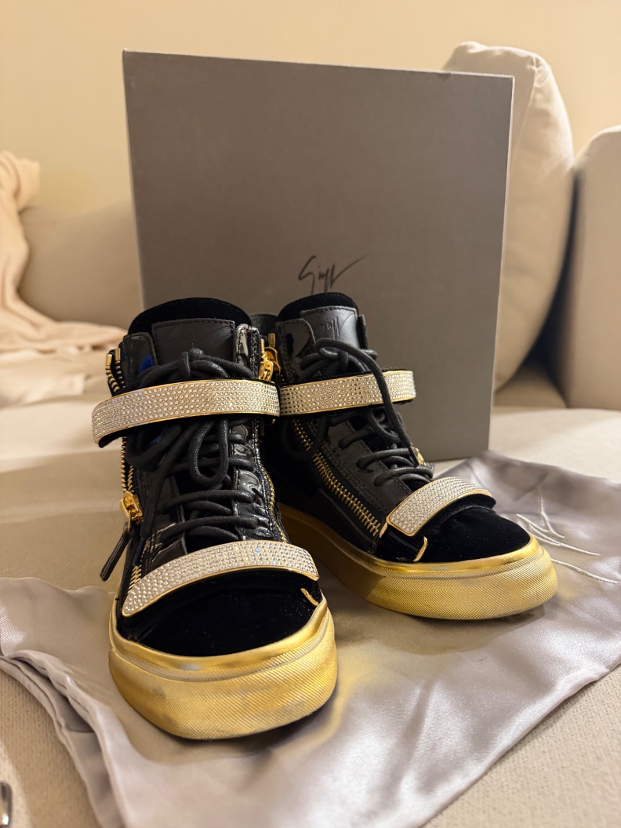 Guiseppe Zanotti Giuseppe Zanotti
