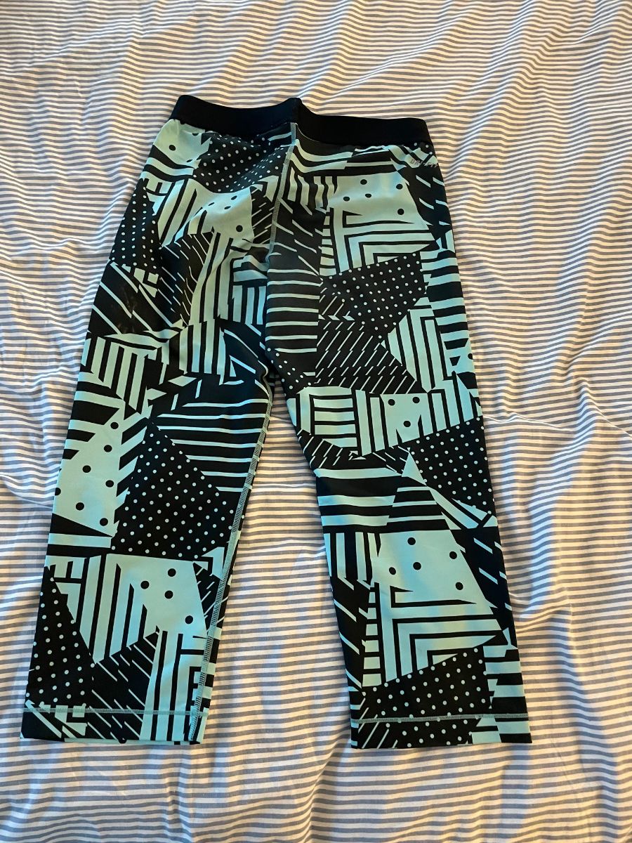 Nike Pro Green & Black 3/4 length Gym Leggings Large photo 3