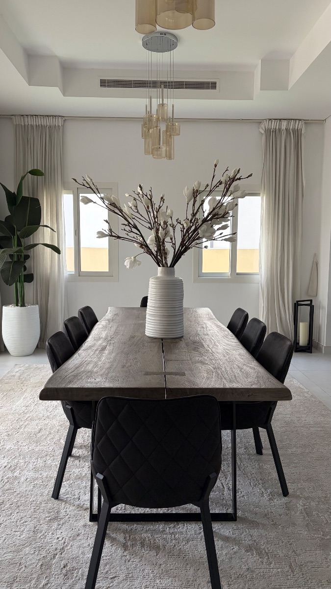 Dining room table & chairs