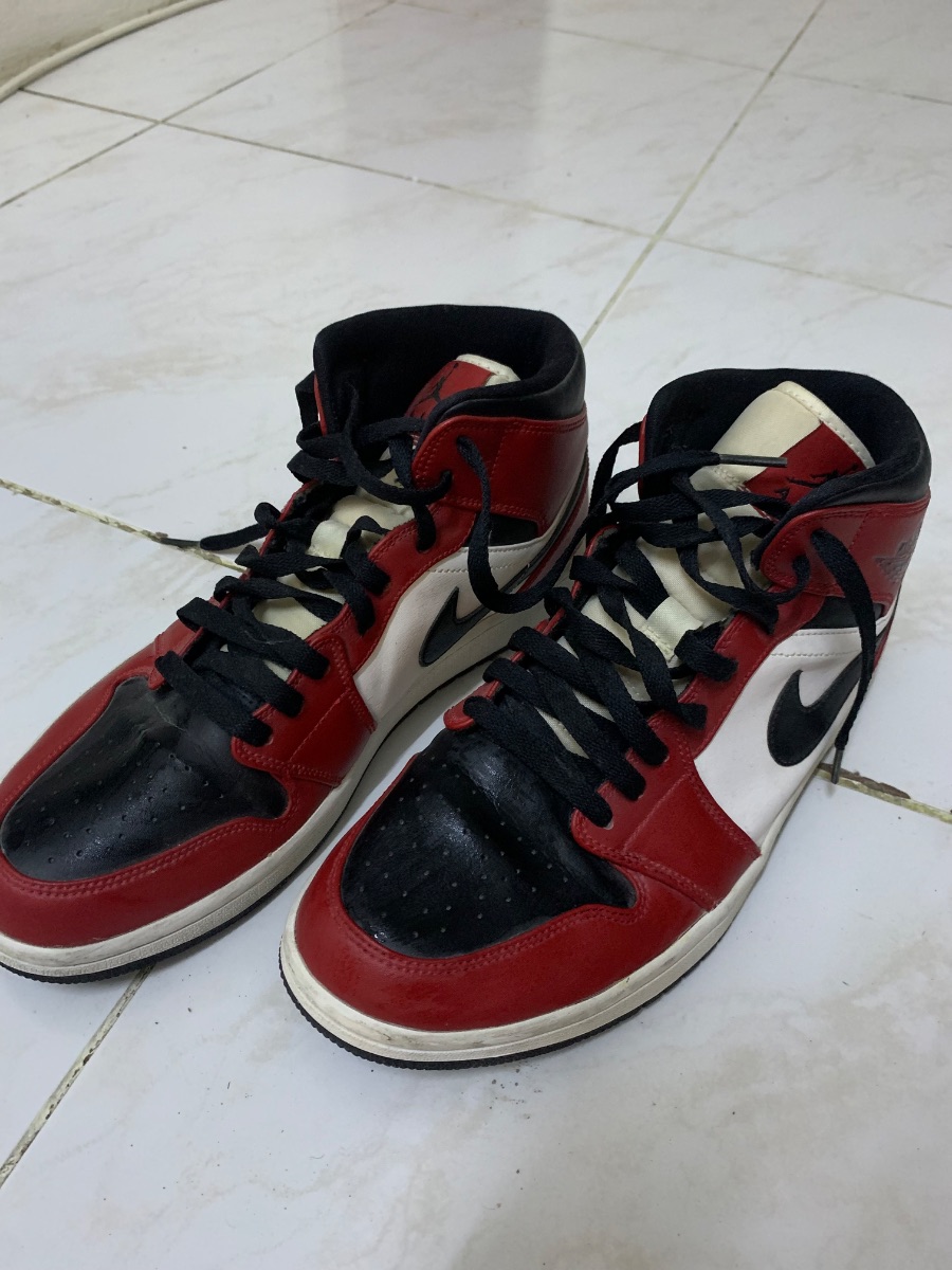 Nike Jordan Title: Air Jordan 1 Mid Chicago Colorway — Used photo 3