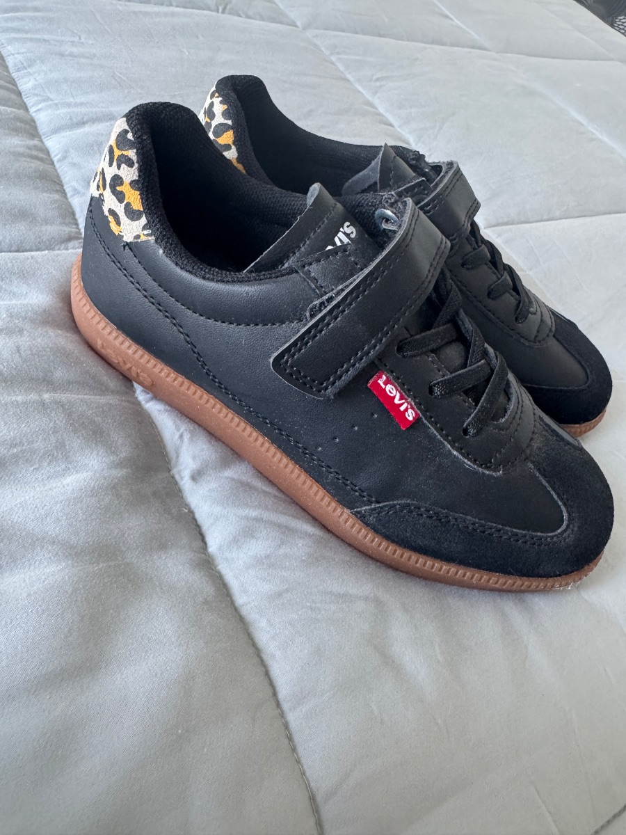 Levi’s Kids Trainers – Size 32 – NEW photo 2