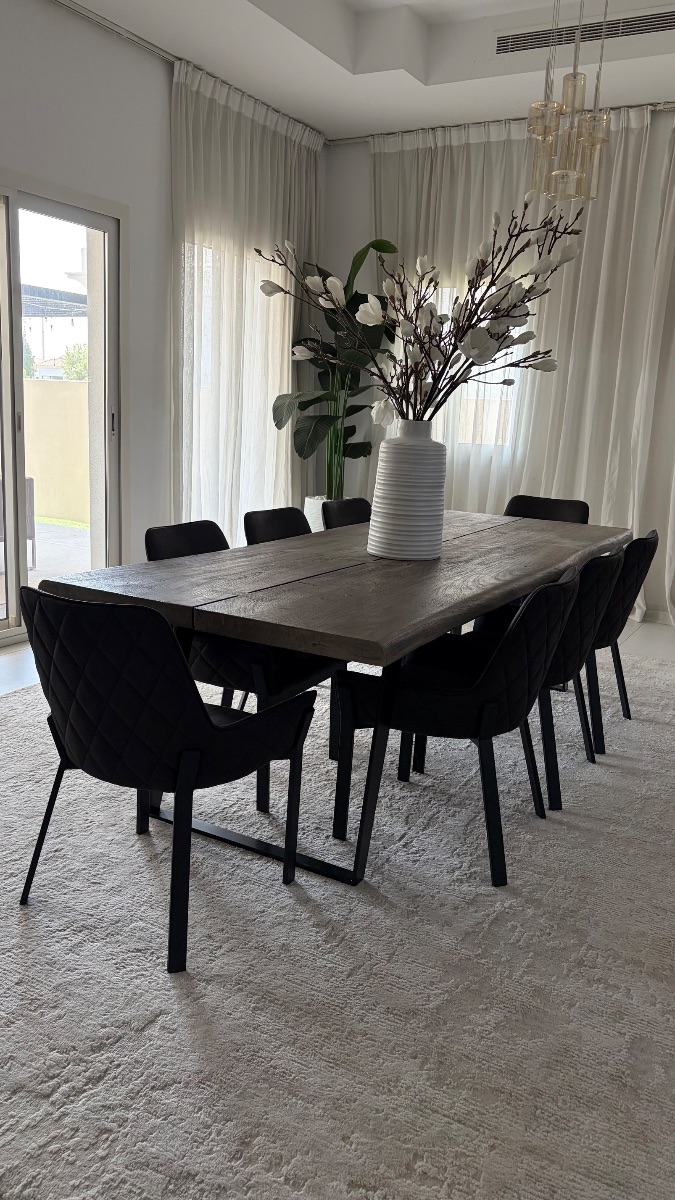 Dining room table & chairs photo 2