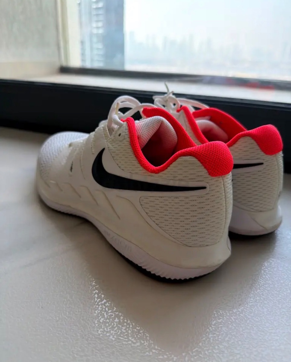 White Nike men's sneakers photo 2