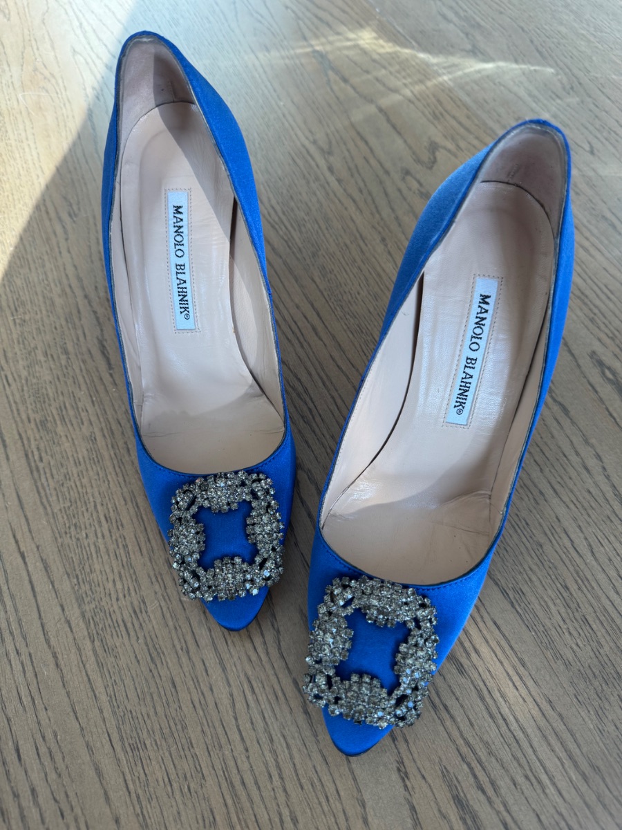Manolo Blahnik Blue Satin Hangisi Pumps photo 2
