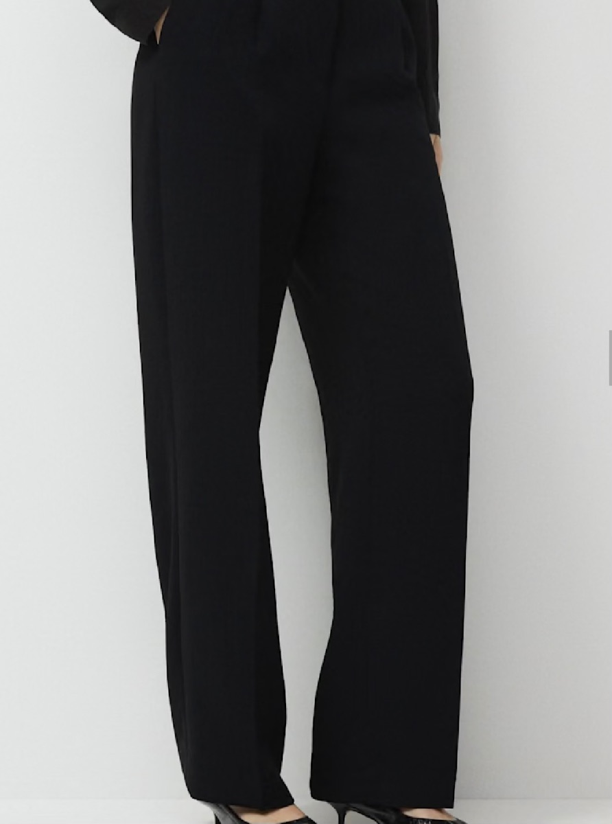 Aritzia Effortless Pant - Black