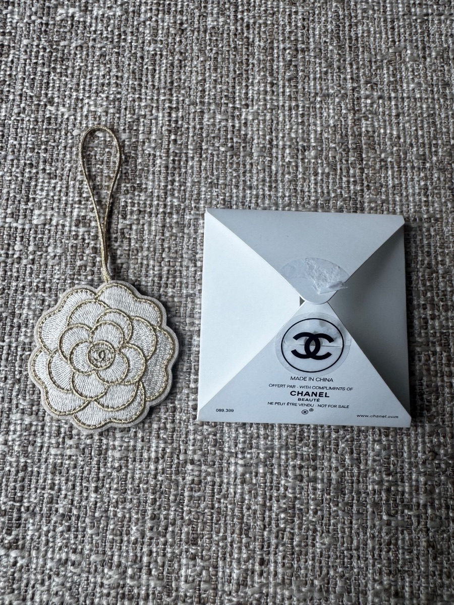 Chanel Camellia key ring photo 3