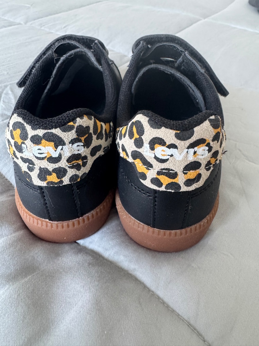 Levi’s Kids Trainers – Size 32 – NEW photo 3