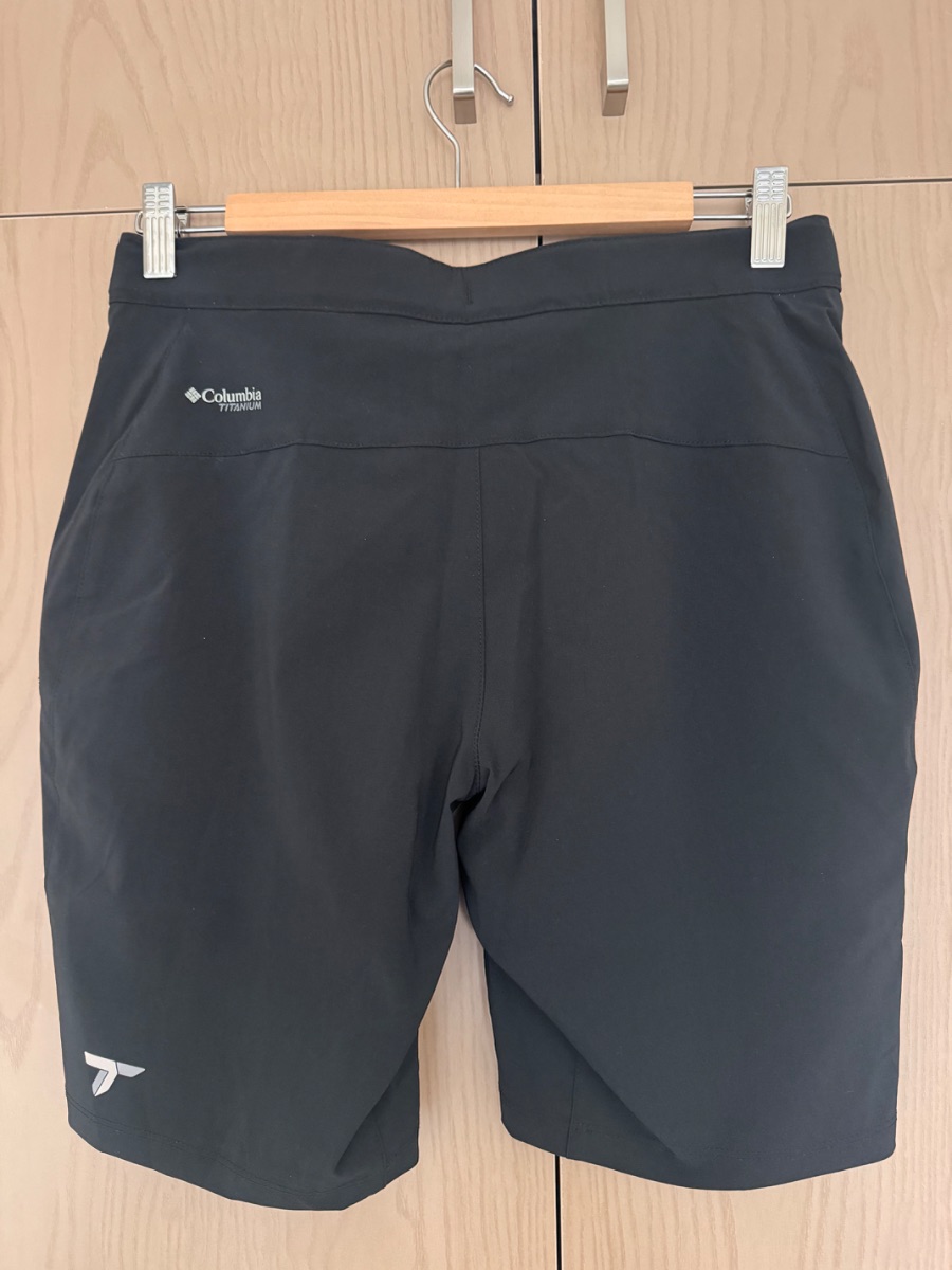 Columbia titanium black outdoor shorts photo 2