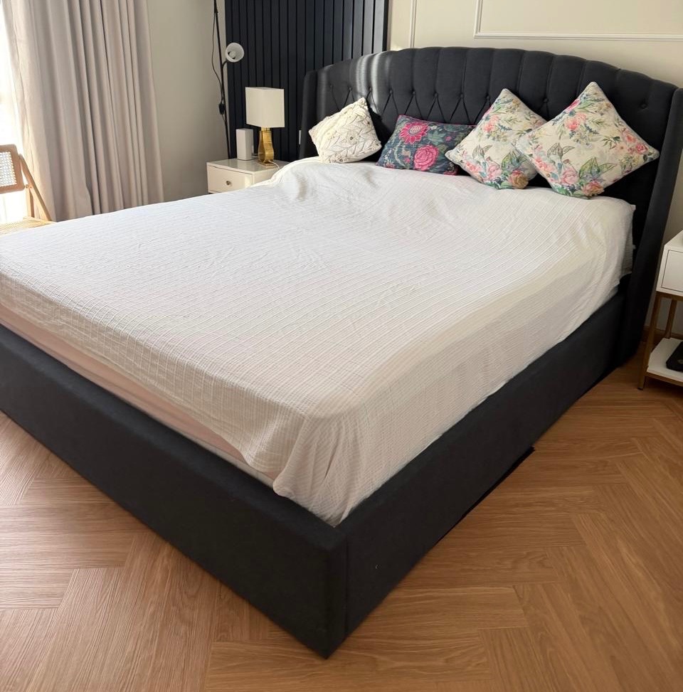 Elegant Charcoal Luxe King Size Bed – Statement Upholstered Bed with Hydraulic Storage