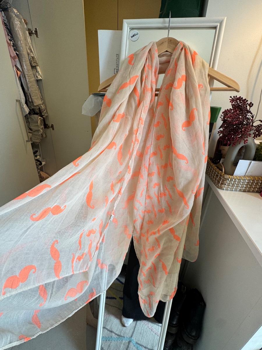 Patterned scarf photo 2