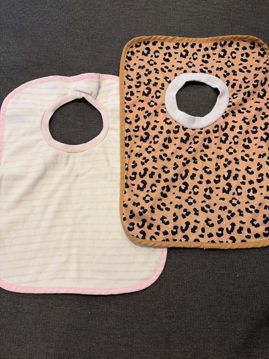 2 Pack Girls Leopard Print Bib