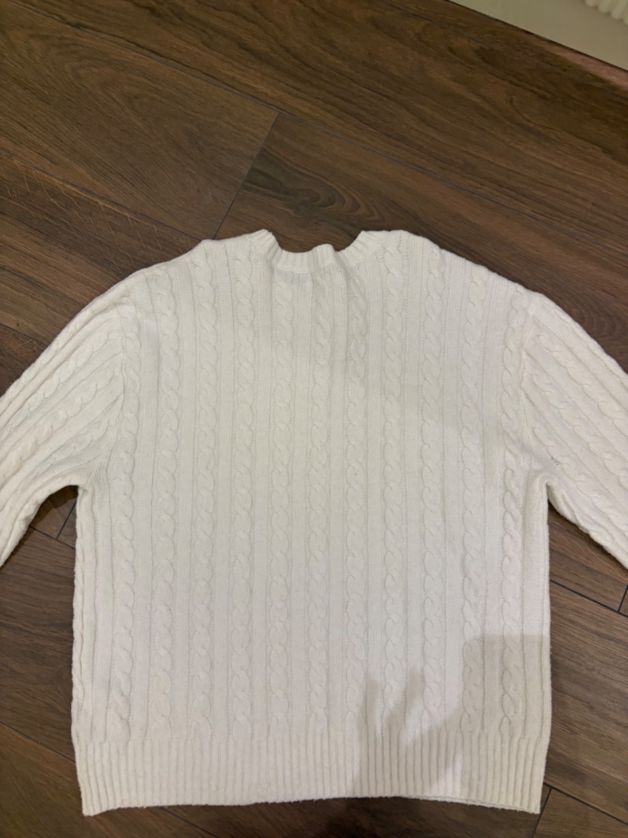Hollister cream sweater photo 2