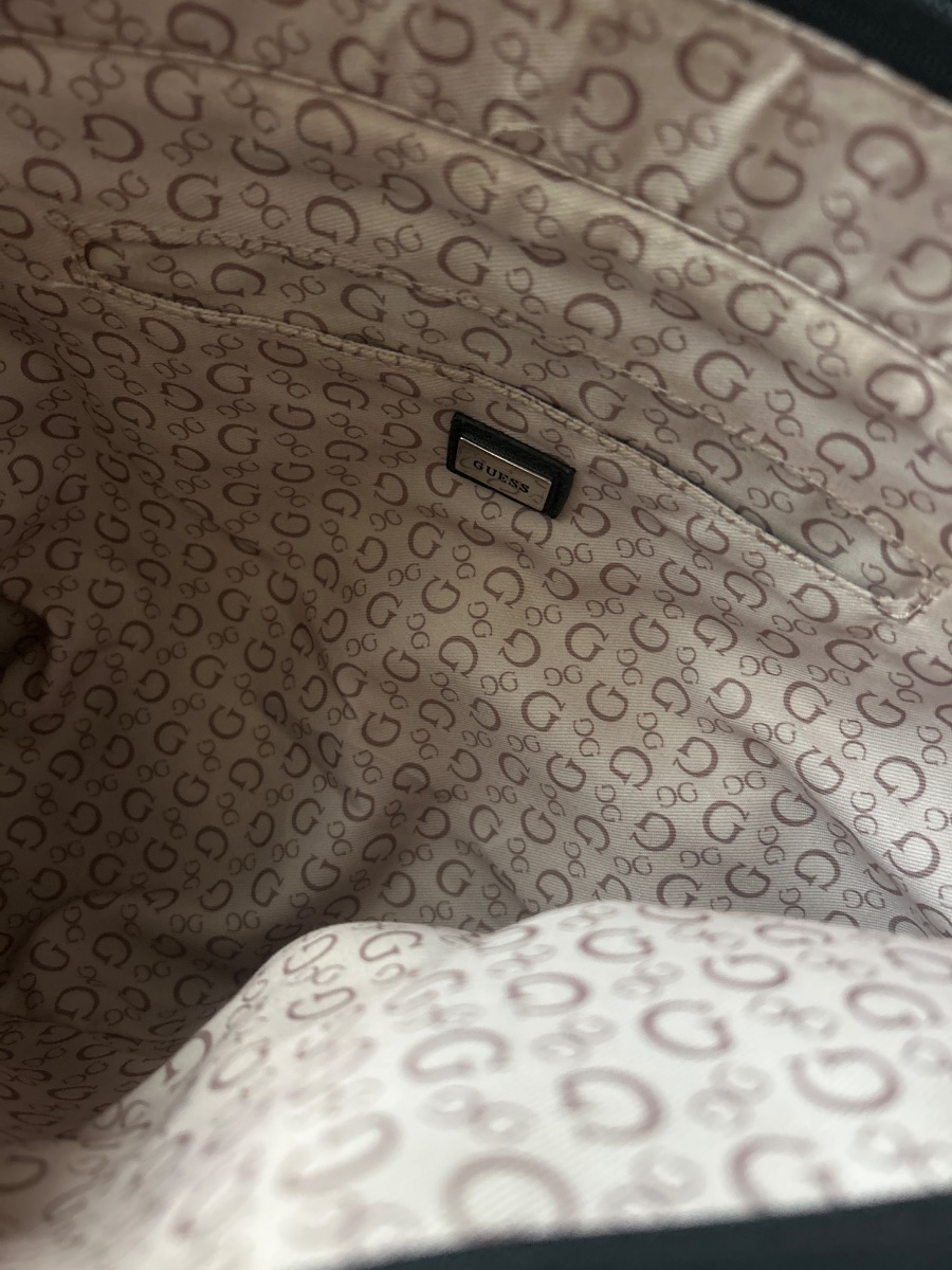 GUESS HANDBAG + FREE WALLET photo 2