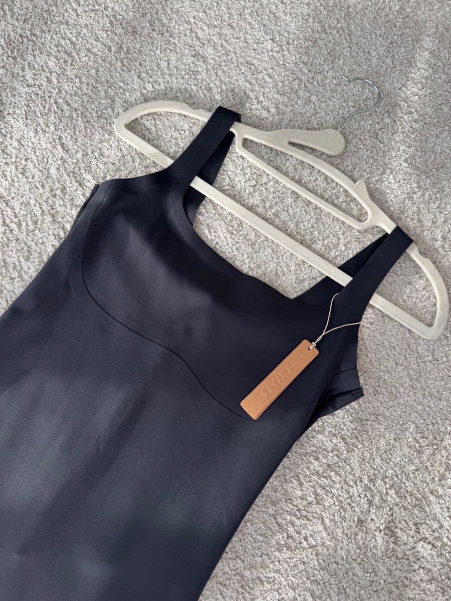 SKIMS strechy black dress Medium