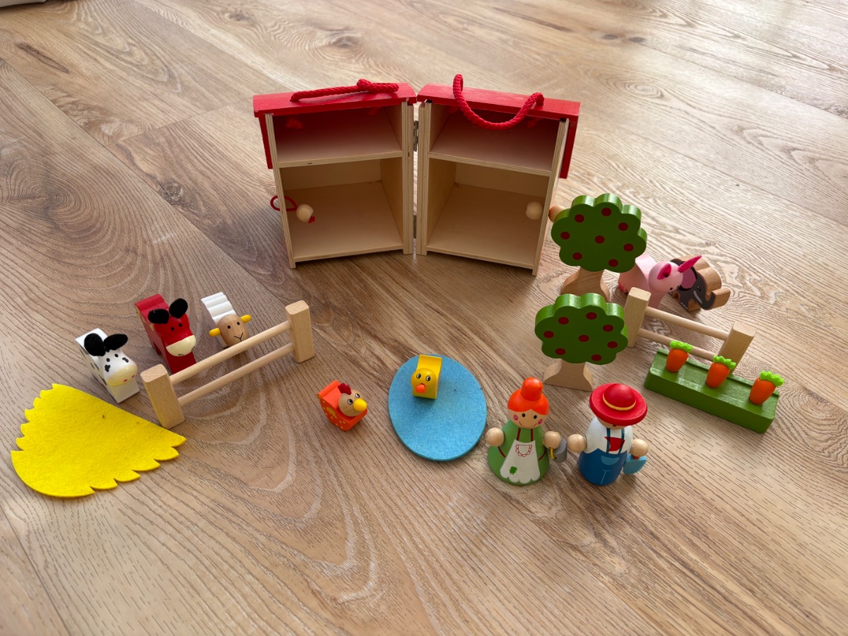 Wooden farm toy photo 3