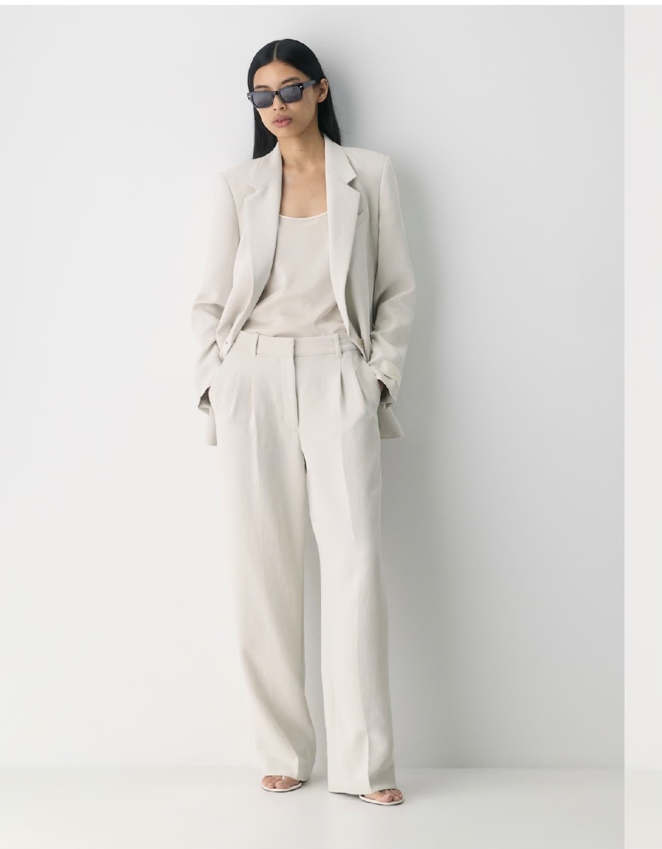 Aritzia Effortless Pant - Light Birch photo 3