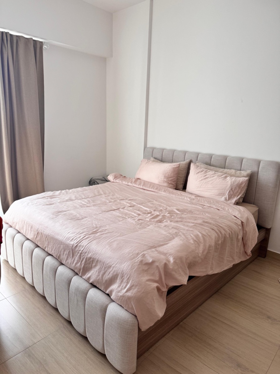 Home Centre Warner King bed with Hydraulic Storage