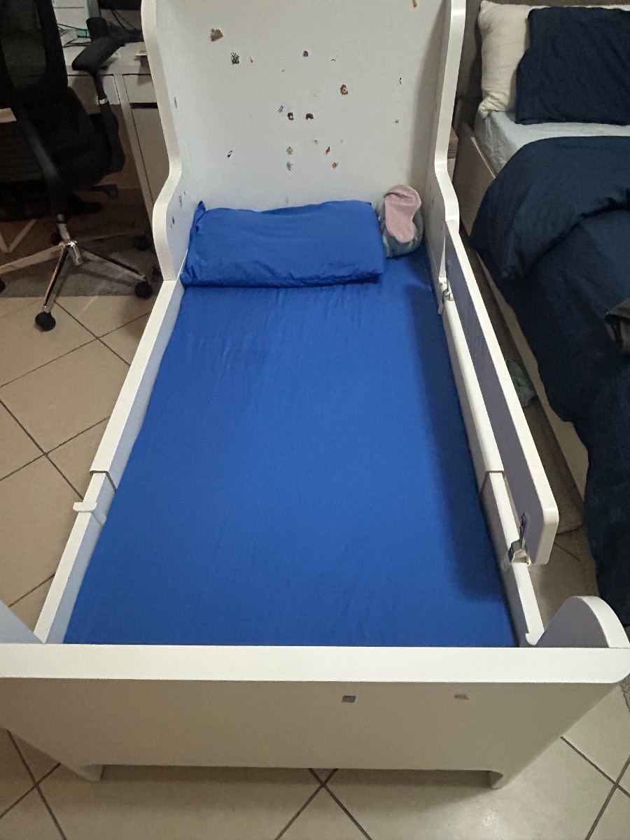 IKEA Beautiful white expandable Toddlers/Kids bed for Sale photo 2