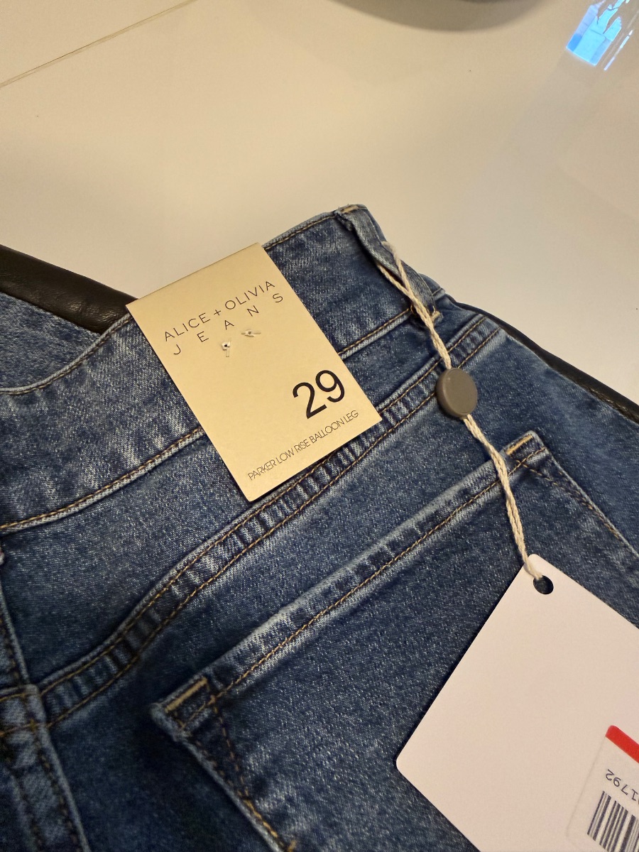Alice + Olivia Alice and Olivia jeans photo 3