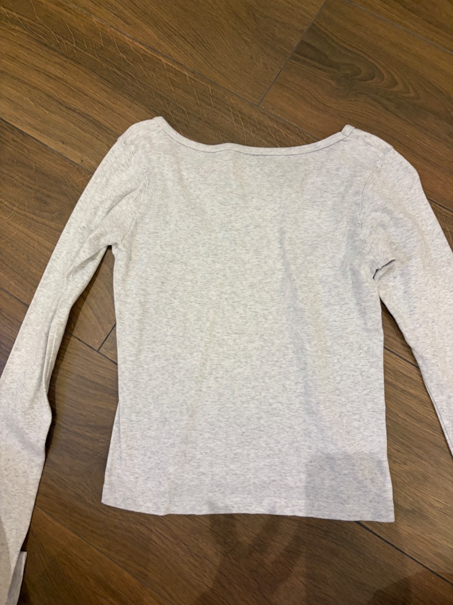 Brandy Melville long sleeve grey shirt photo 2