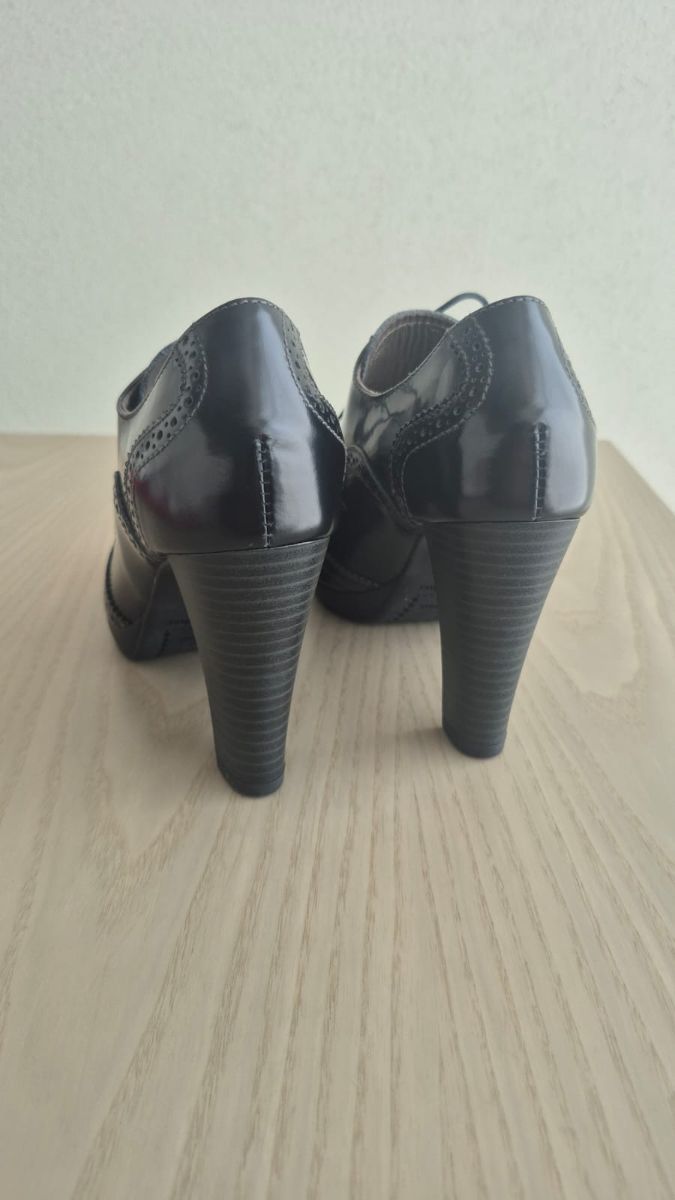 Nero Giardini Black Leather Brogue Heeled Oxford Pumps photo 3
