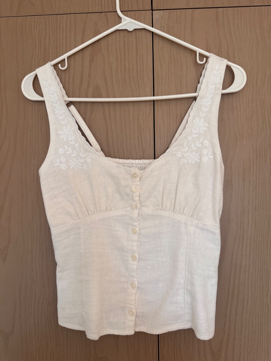 Hollister white embroidered sleeveless linen top