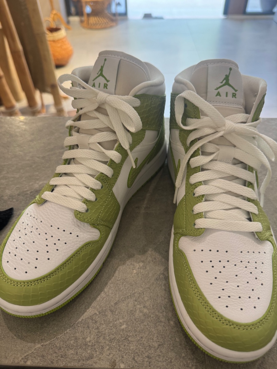Nike AIR JORDAN 1 - MID SE photo 2