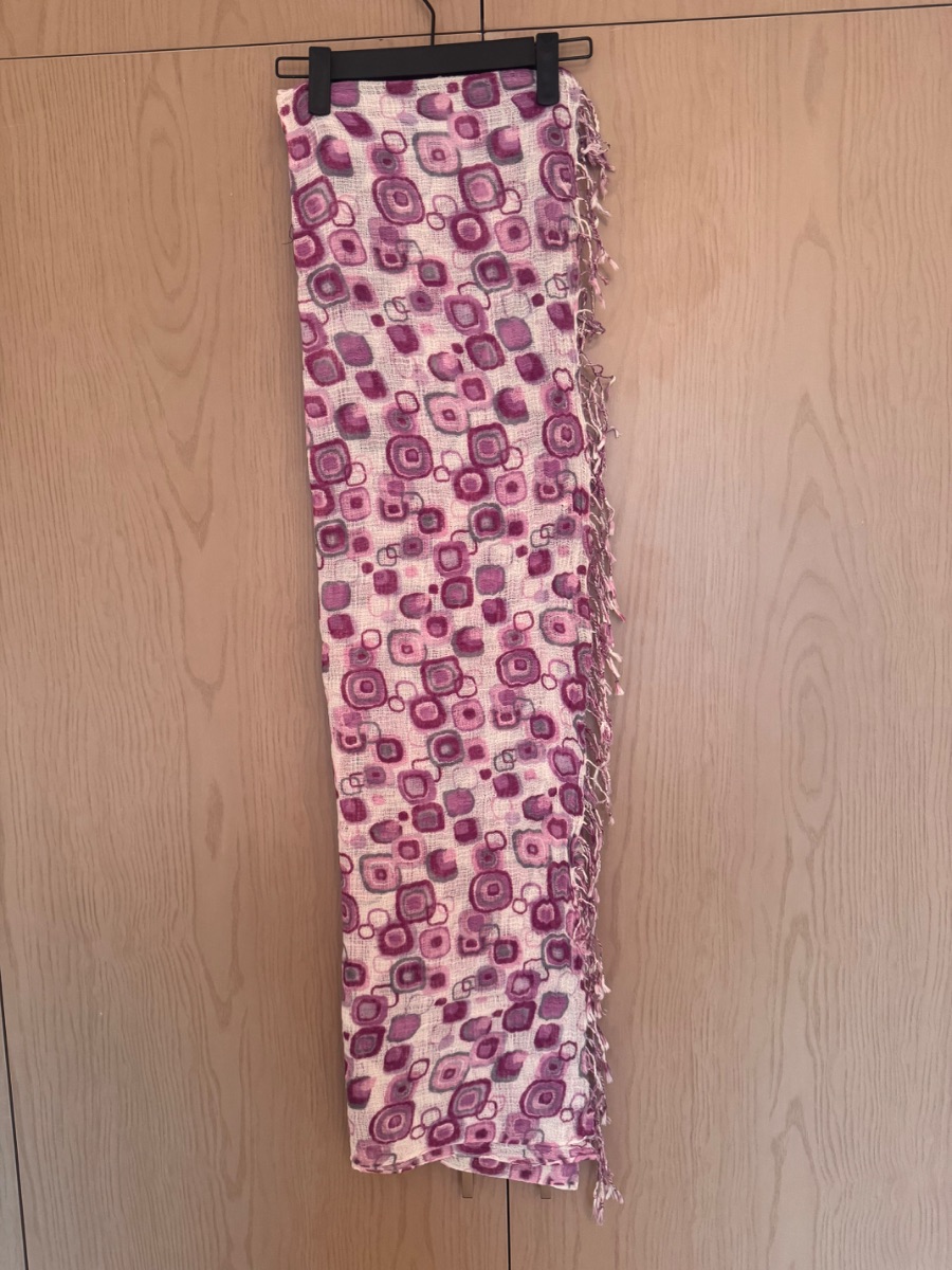 Lightweight patterned purple scarf/shawl photo 3