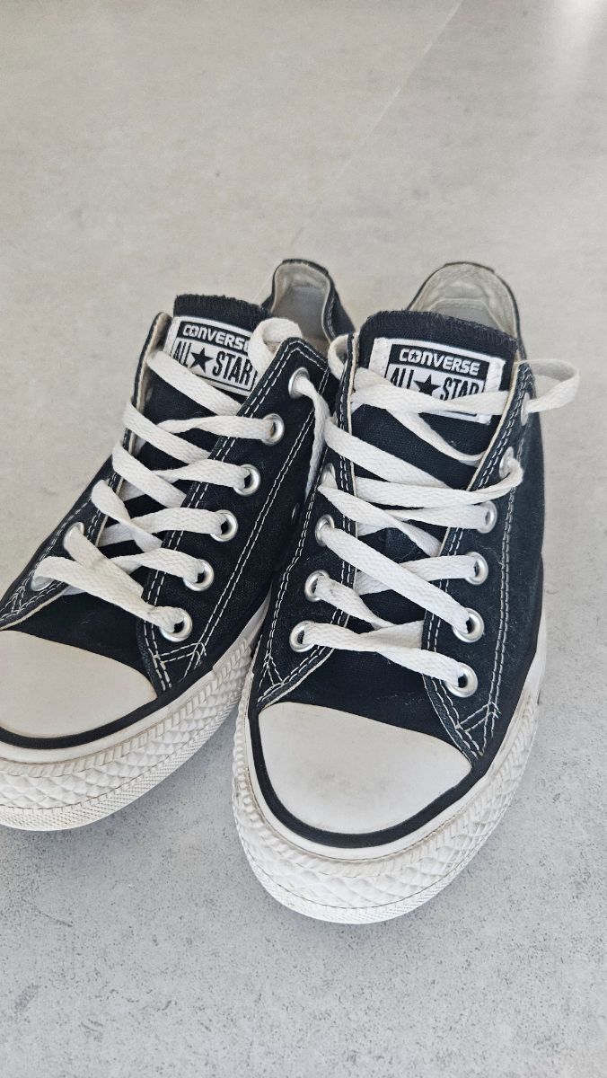 Black low top converse photo 2