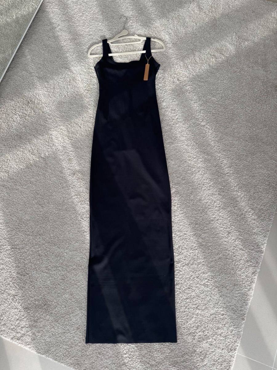 SKIMS strechy black dress Medium photo 2
