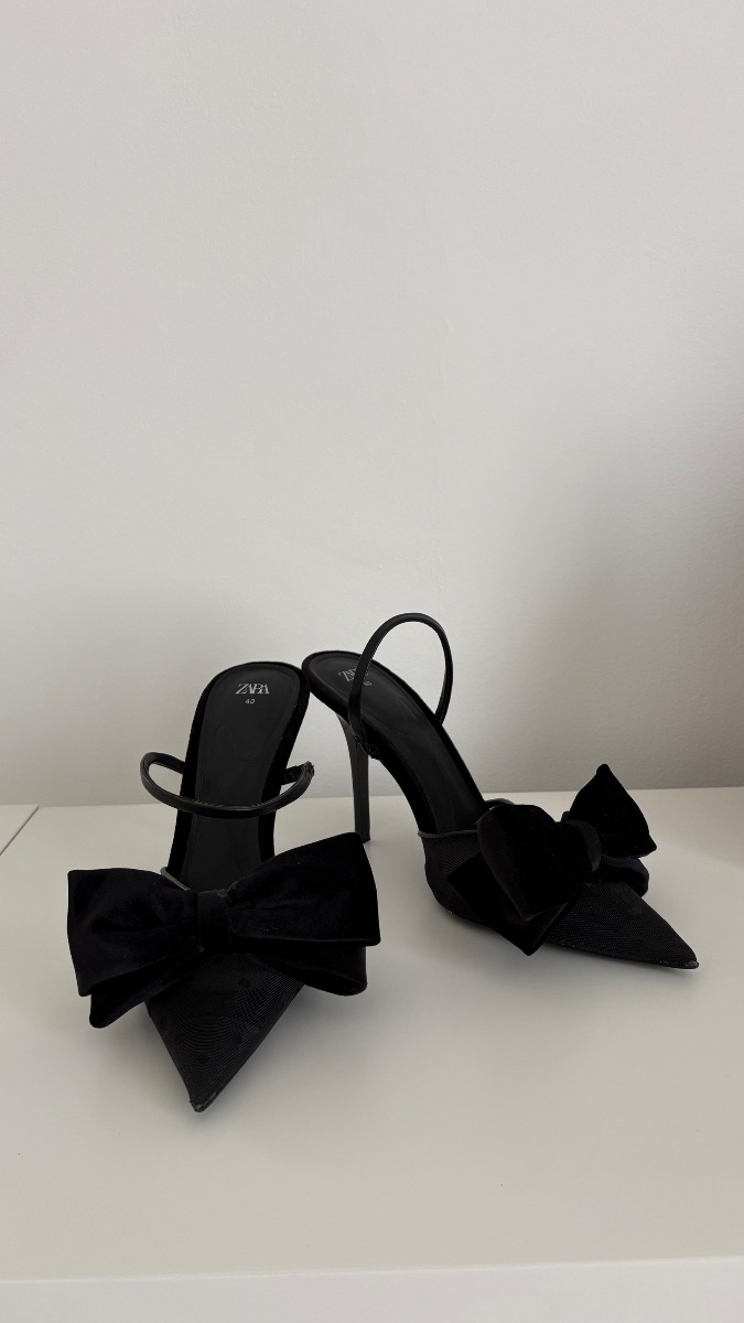 Zara black heels with bow