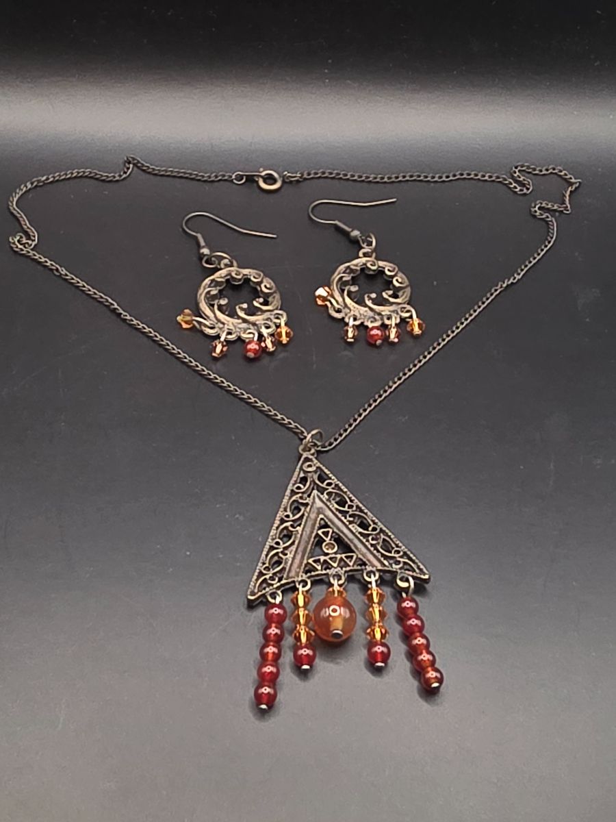 Bronze jewellery set with semi-precious stones