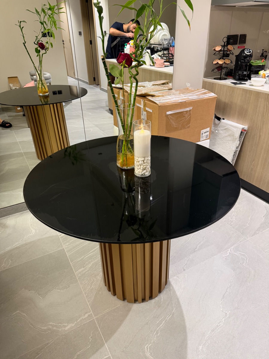 Glass dining table photo 2