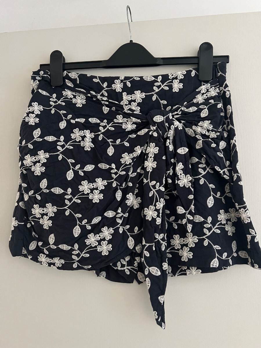 Zara skort size M