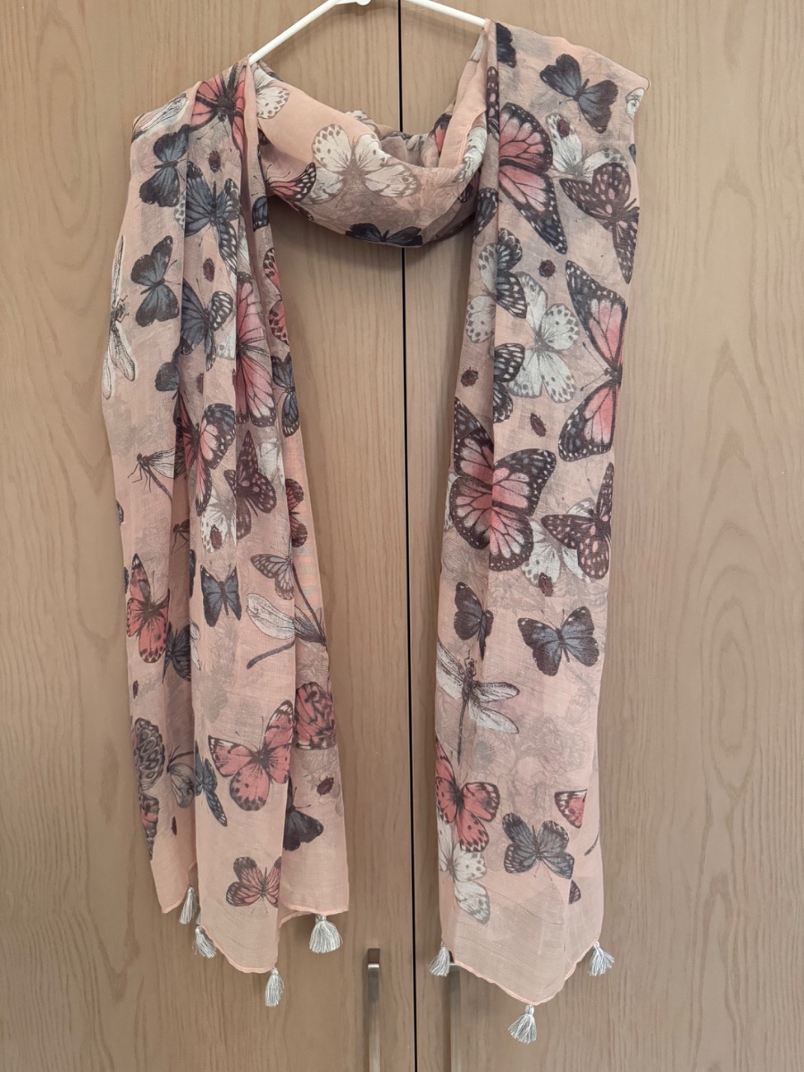 Next lightweight pink butterfly scarf with tassels photo 2