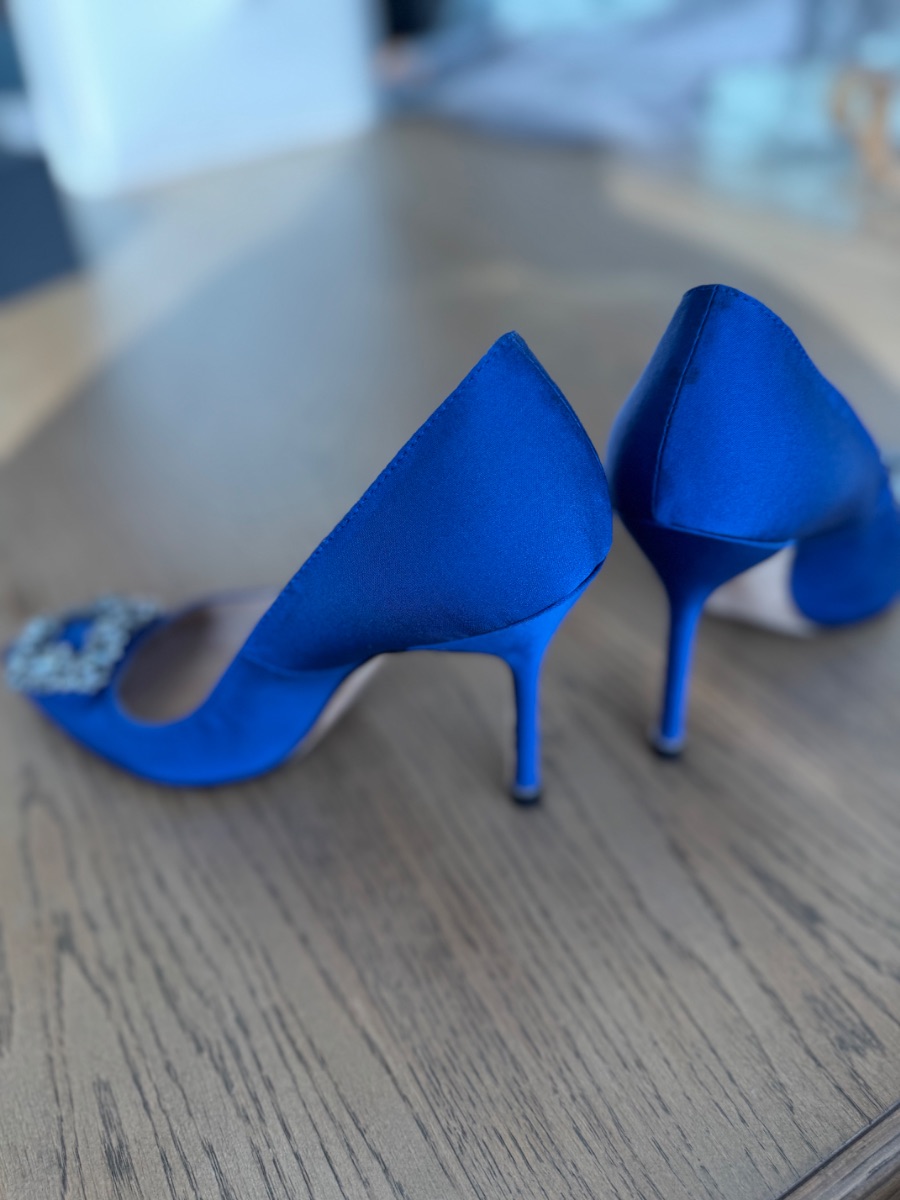 Manolo Blahnik Blue Satin Hangisi Pumps photo 3