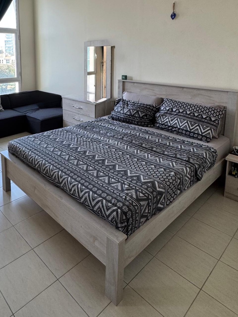 Queen bed