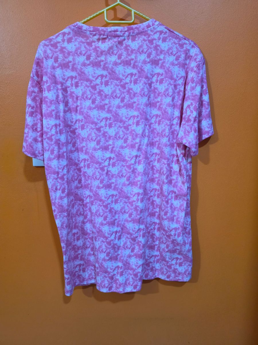 Pink tshirt photo 2
