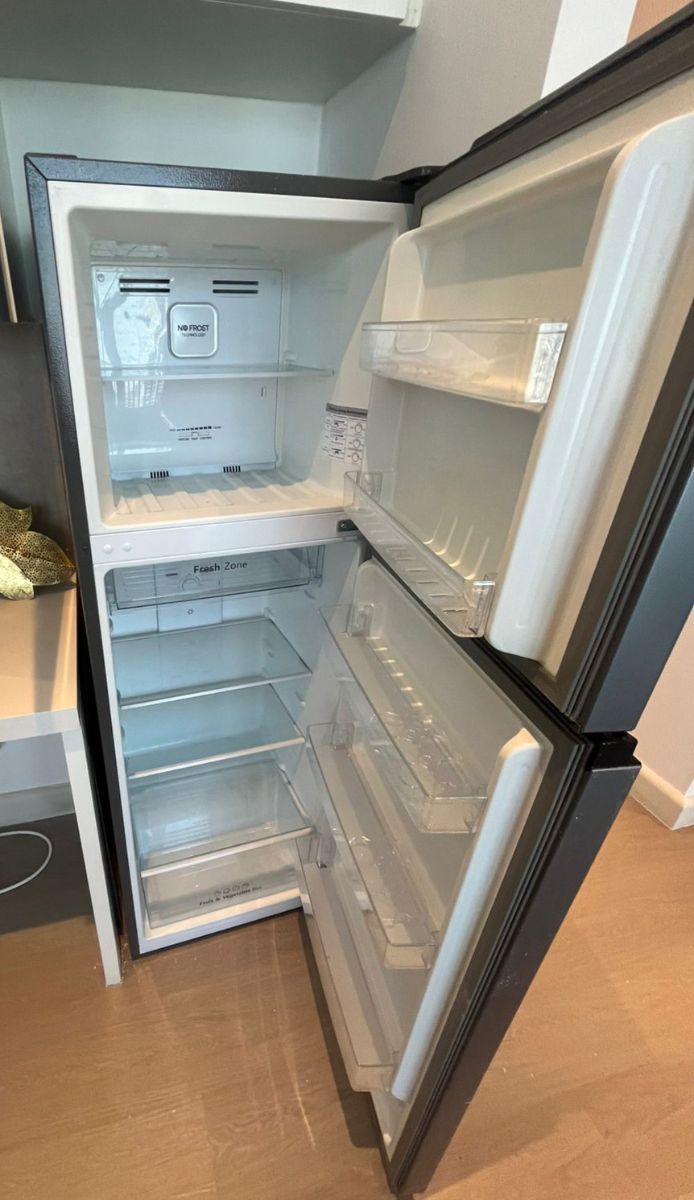 Hisense Fridge/Refrigerator - New photo 2