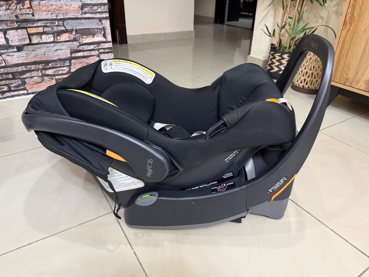 Chicco Infant car seat photo 2