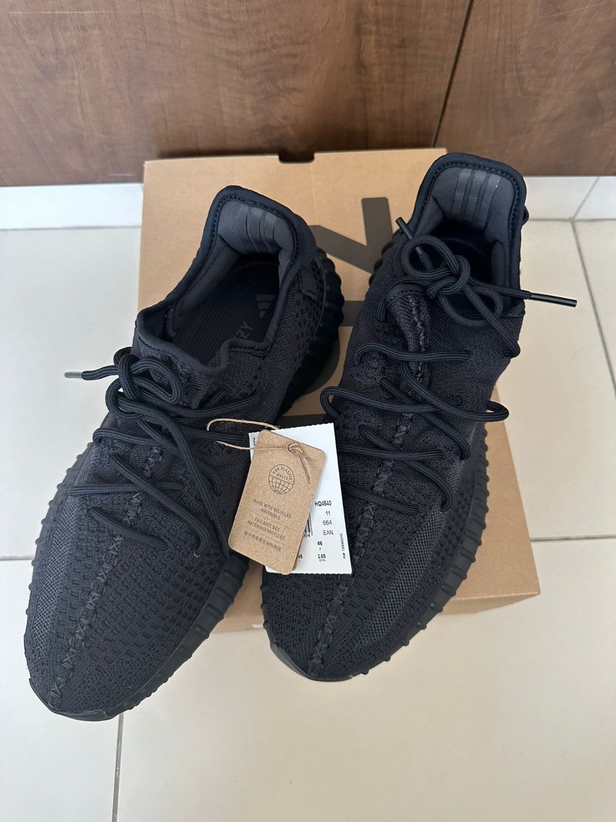 Adidas Yeezy’s Onyx photo 2