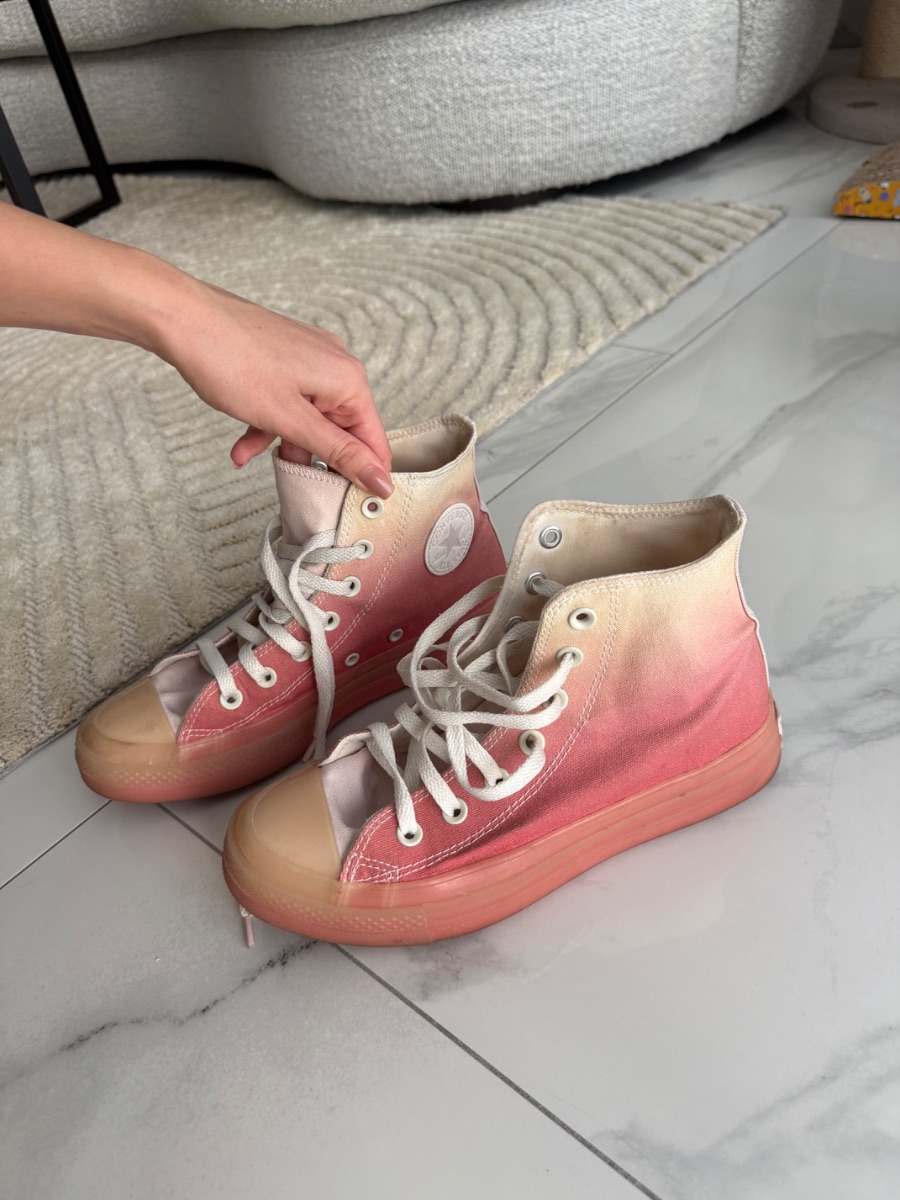 Converse sneakers photo 2