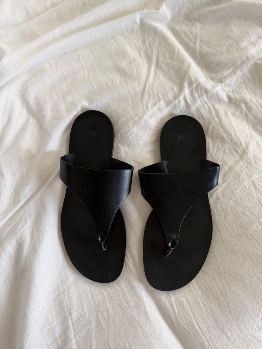 H&M Black Flip Flop Sandals