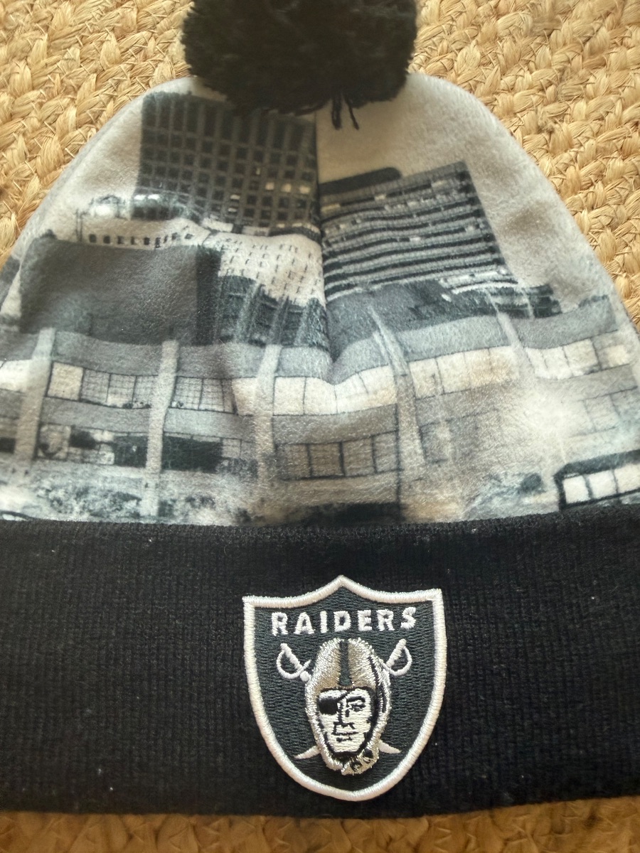 New Era Raiders black Beanie hat photo 2