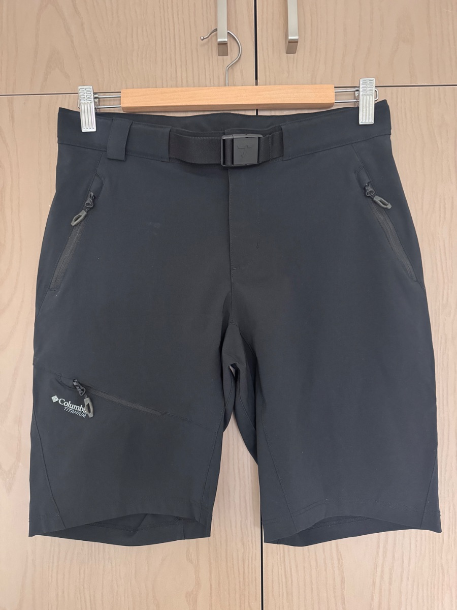 Columbia titanium black outdoor shorts