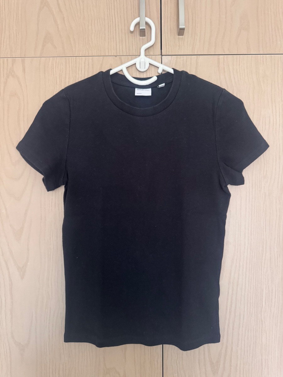 Aritzia black home stretch crew neck t-shirt