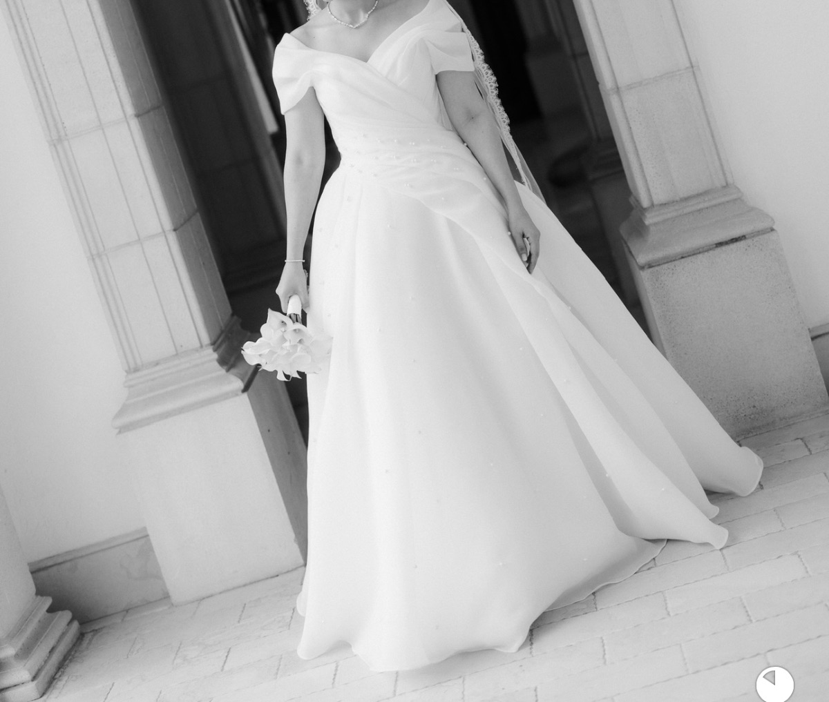 Wedding dress photo 3